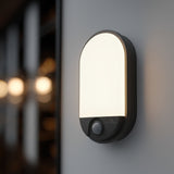 Lámpara LED con sensor de movimiento por infrarrojos MCE340 GR 1100lm 15W IP54 Maclean Energy gris, blanco natural (4000K)