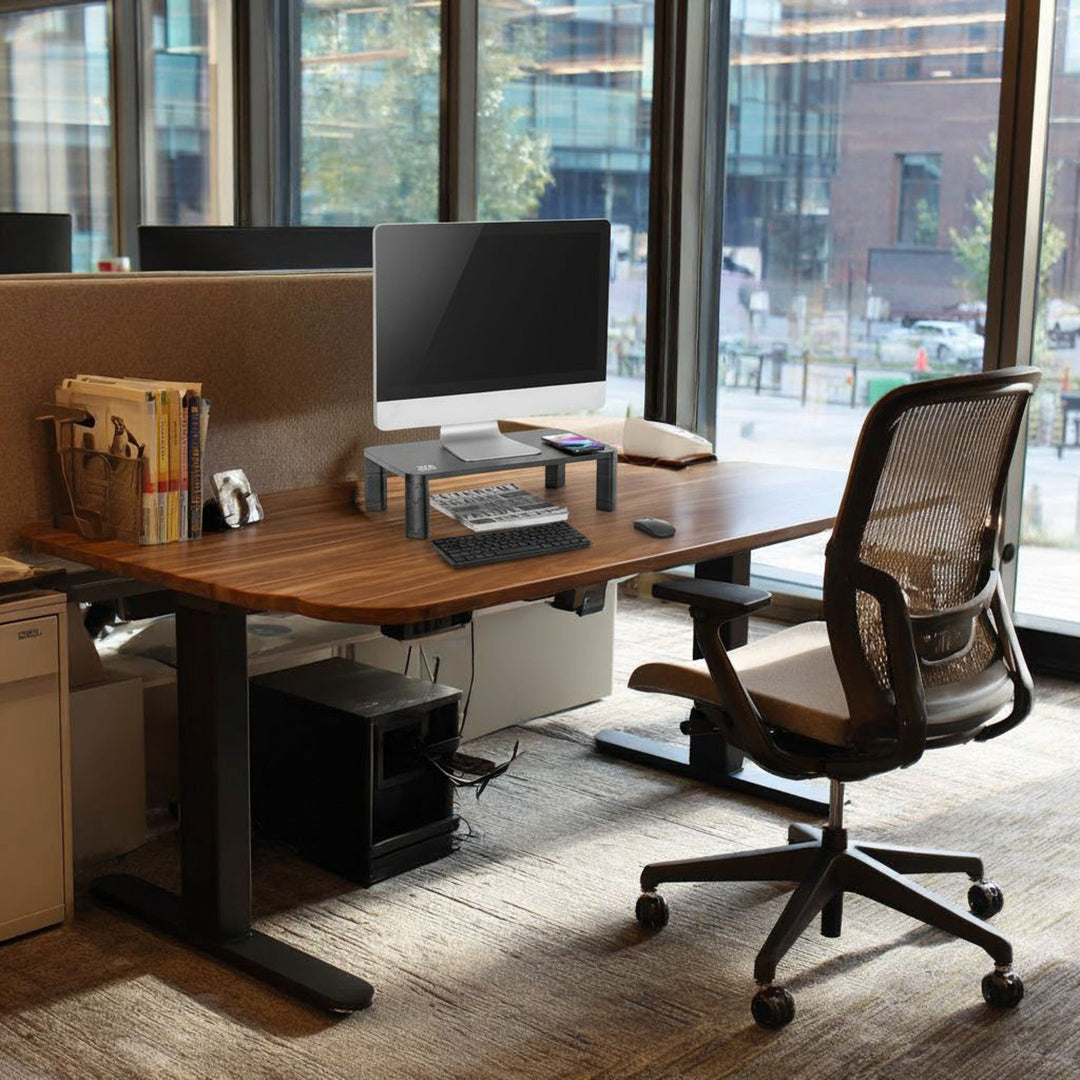 Suporte de tela ajustável em altura com monitor de carregamento sem fio Qi de 17 "~ 32" suporta carregamento por indução de até 20 kg