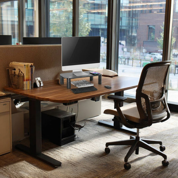 Suporte de tela ajustável em altura com monitor de carregamento sem fio Qi de 17 "~ 32" suporta carregamento por indução de até 20 kg