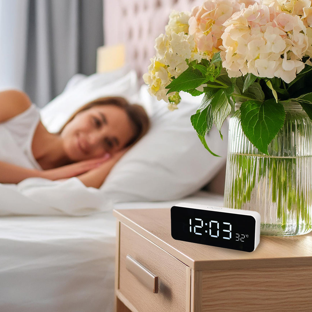 Despertador digital com termómetro, verde e azul GB397, 2 alarmes/função de snooze, função de contagem decrescente, relógio digital com visor de temperatura, alimentação USB através de porta USB, branco