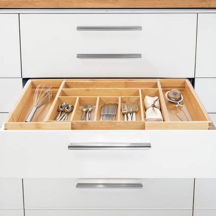GreenBlue GB379 Conjunto de 2 organizadores de talheres em bambu, bandeja expansível, 7 compartimentos básicos e 2 amovíveis para utensílios de cozinha, organização de gavetas para talheres, dimensões: 32,5-50x43x45cm, 2 unidades