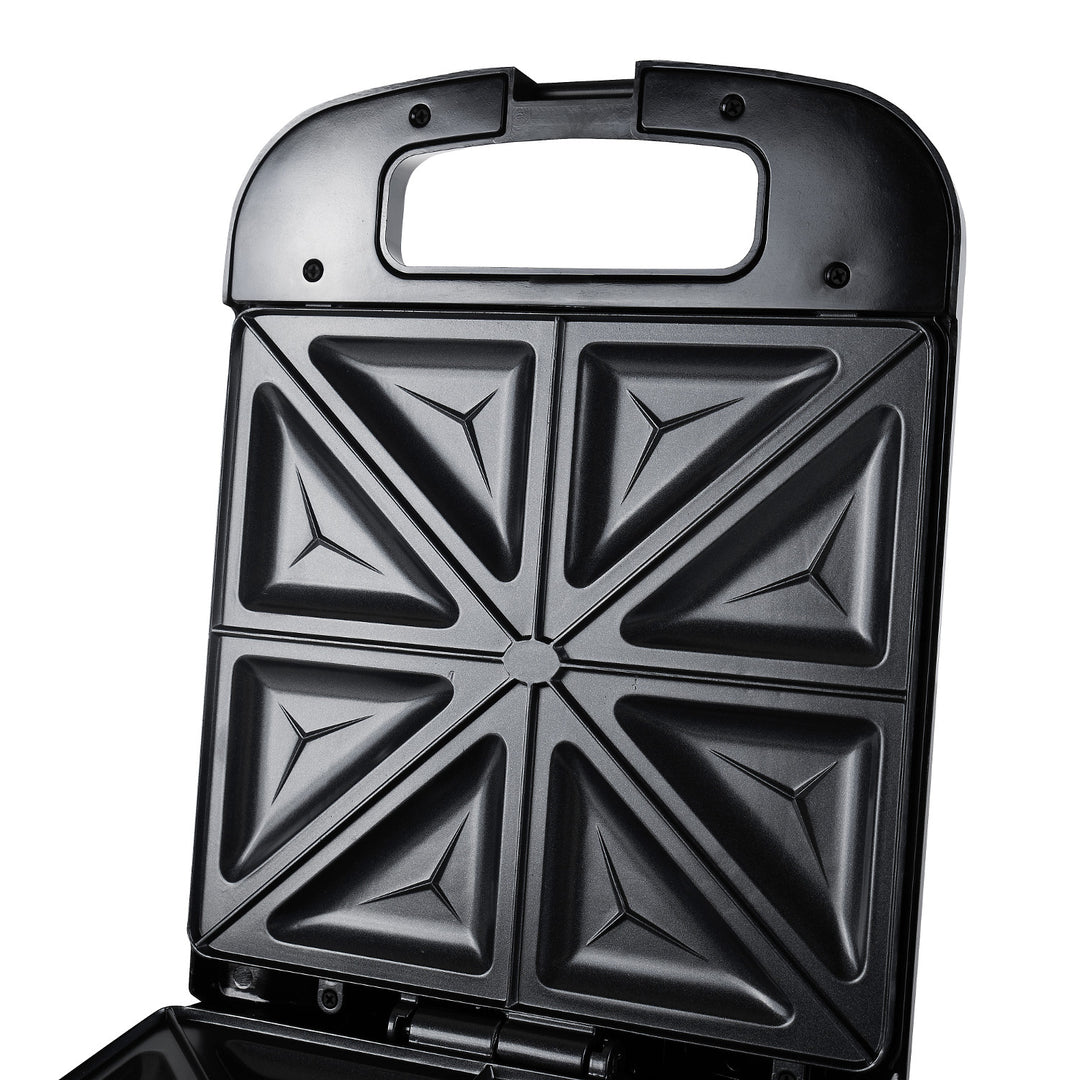 Sanduicheira Adler AD 3055 preta de 2000 W para 4 sanduíches