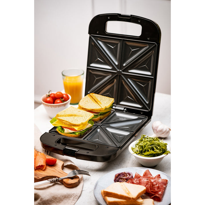 Sanduicheira Adler AD 3055 preta de 2000 W para 4 sanduíches