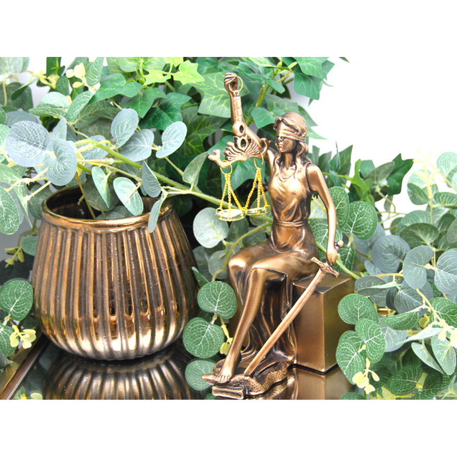 Figurillas de Themis con escamas y espada, apoyalibros, Reina Isabel, 2 piezas