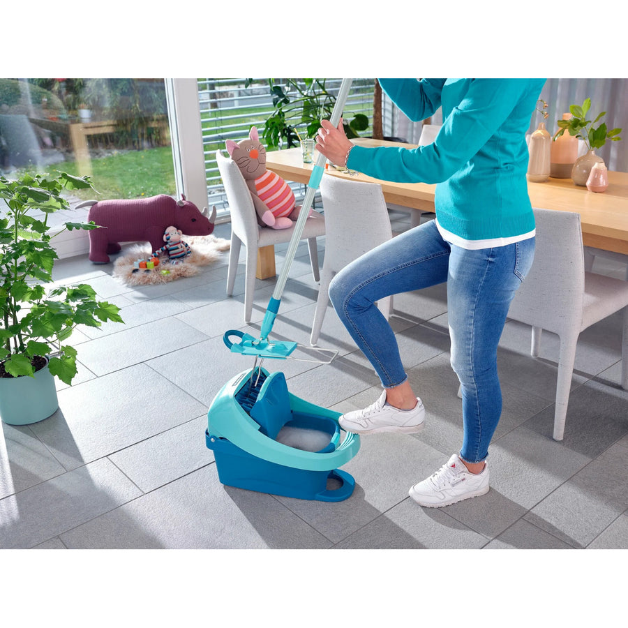Set Profi de Leifheit, fregona y cubo con ruedas, escurrido con el pie, fácil de vaciar, capacidad de 8 l, recambio Micro duo, 55096