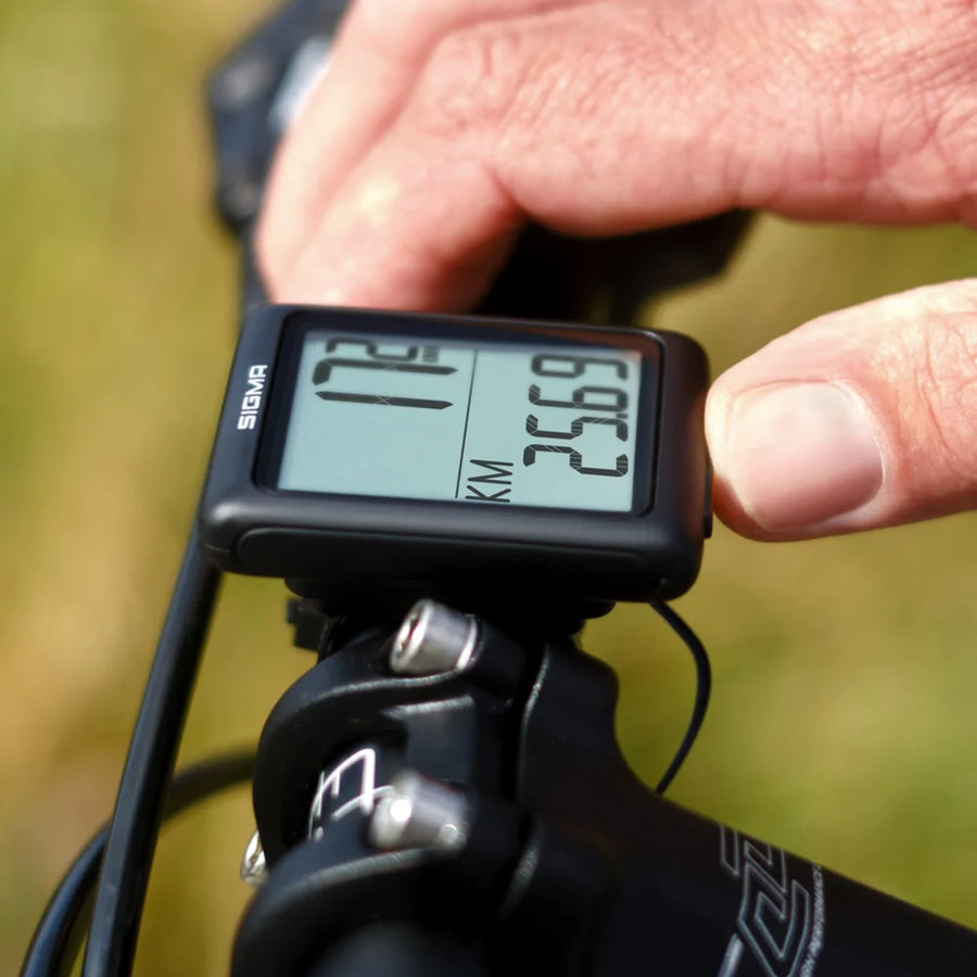 Cuentakilómetros para bicicleta Sigma BC 5.0 WR, resistente al agua y a la intemperie, pantalla grande y legible, 5 funciones básicas