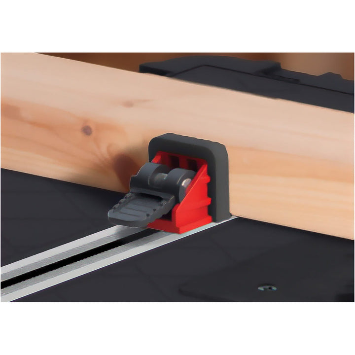 Mesa de taller portátil Keter Jobmade, capacidad de carga de 453 kg, patas antideslizantes, compartimento con abrazaderas debajo del tablero, 239985