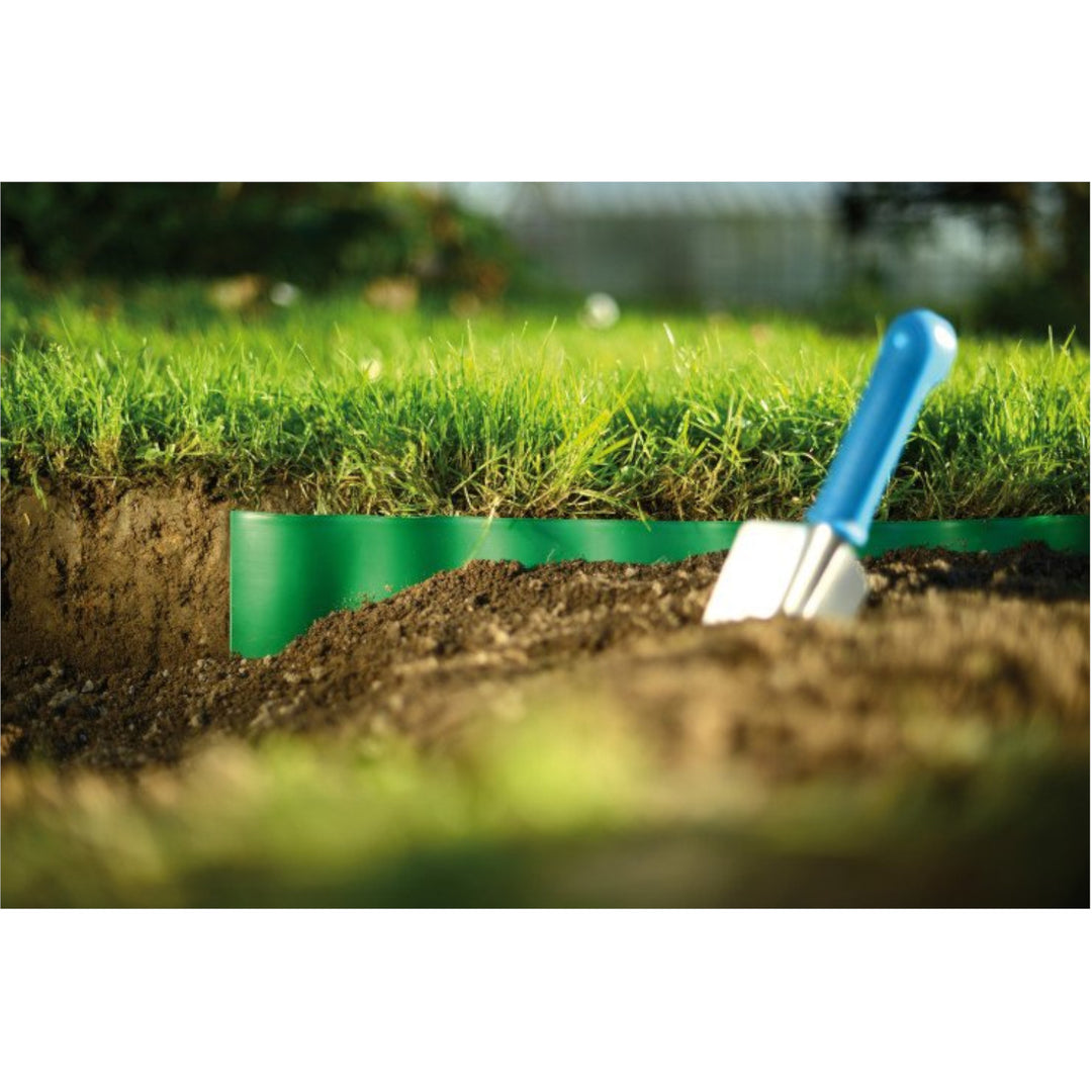 Borde de jardín corrugado de plástico impermeable y flexible 10cm x 9m Cellfast Verde