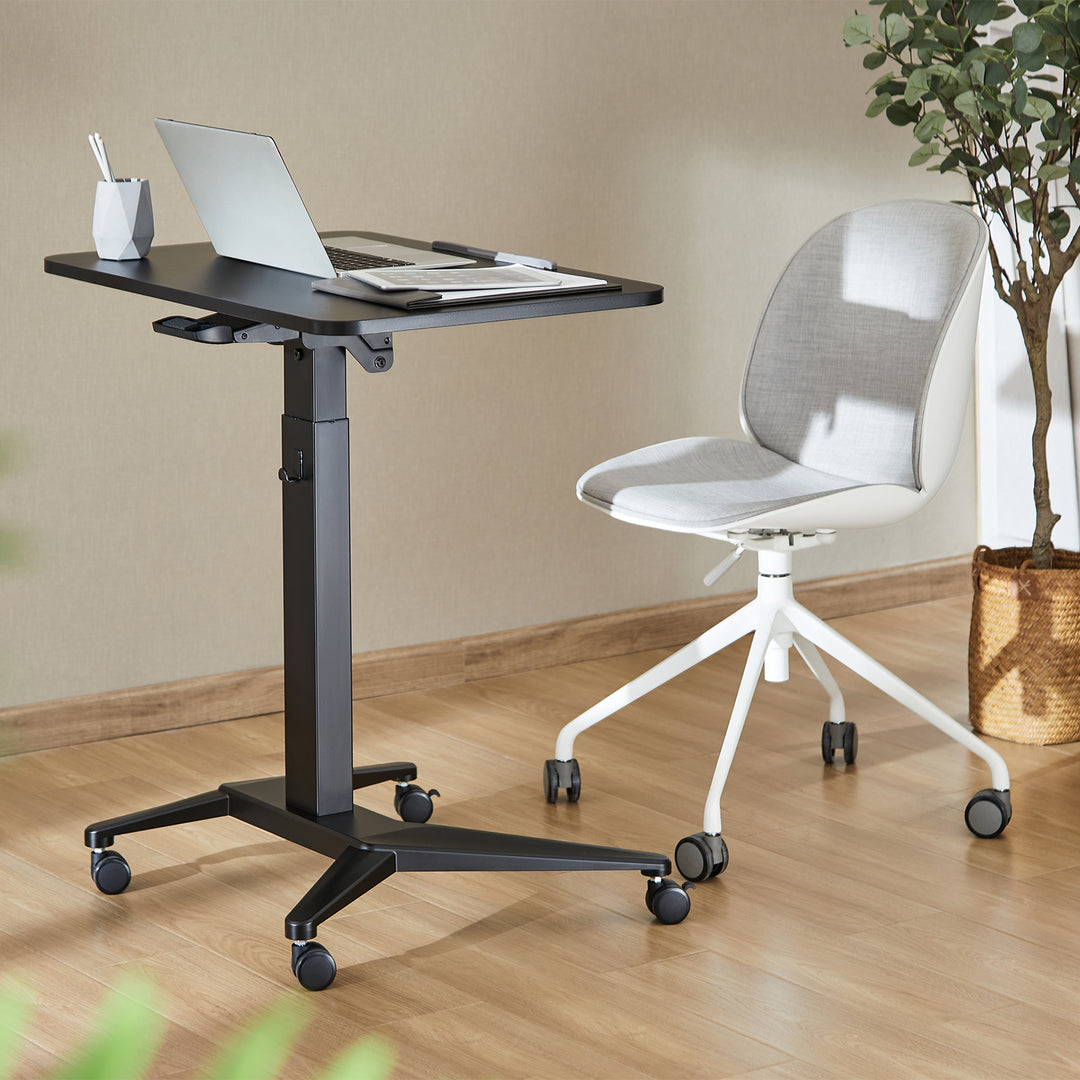 Mesa para portátil Maclean MC-453B, ajuste pneumático em altura, 80 x 52 cm, 8 kg máx., 109 cm de altura, preta