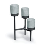 Vaso de flores de três pernas com 3 vasos 54cm x 49 x 80,5cm Estrutura metálica de cor concreto