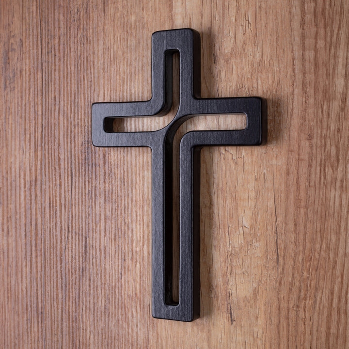Cruz colgante de madera moderna negra 30x18x1,8 cm