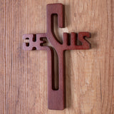 Cruz em madeira com inscrição JESUS, castanho, 22x14x1,6cm